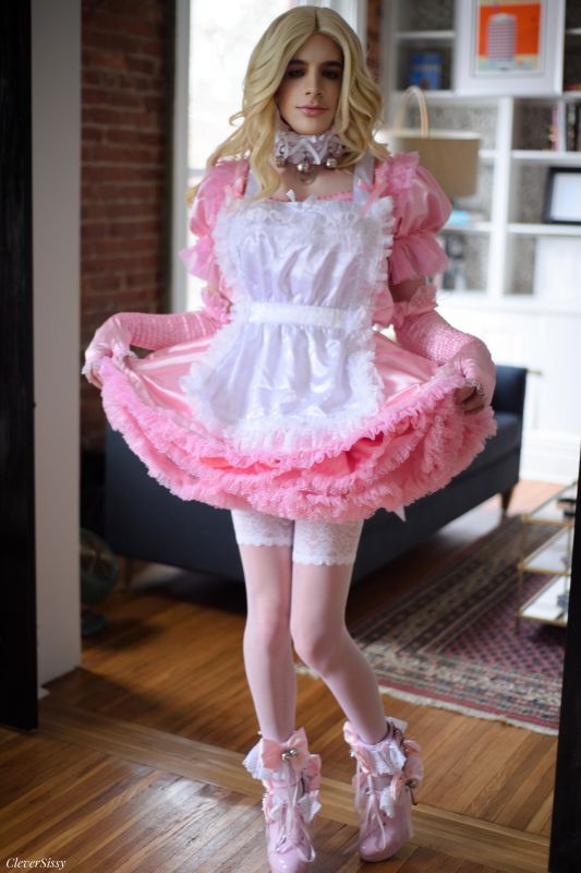 Asian curvy sissy maid