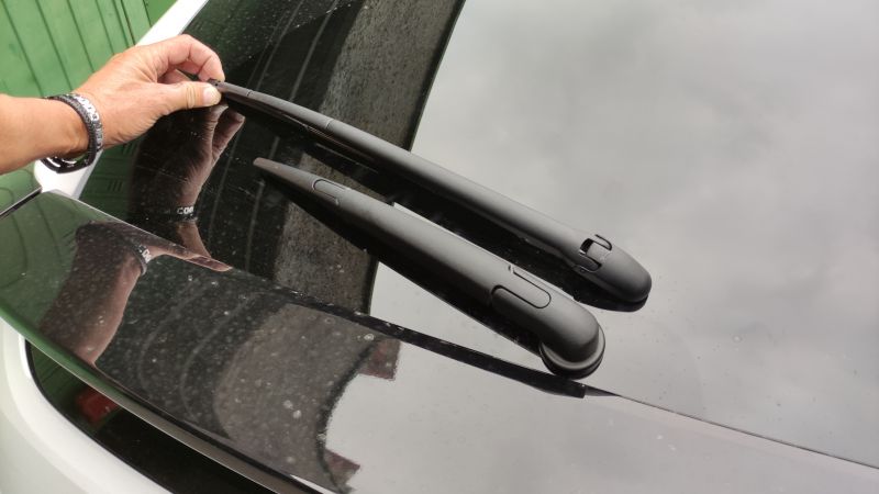 Sostituzione Del Tergicristallo Posteriore Con Quello Della Jeep Renegade sostituzione-del-tergicristallo-posteriore-con-quello-della-jeep-renegade