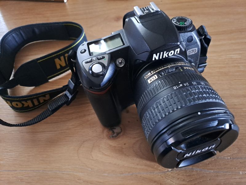 [VENDUTO] Vendo Nikon D70 Kit corpo macchina + obiettivo Nikkor AF-S DX ...