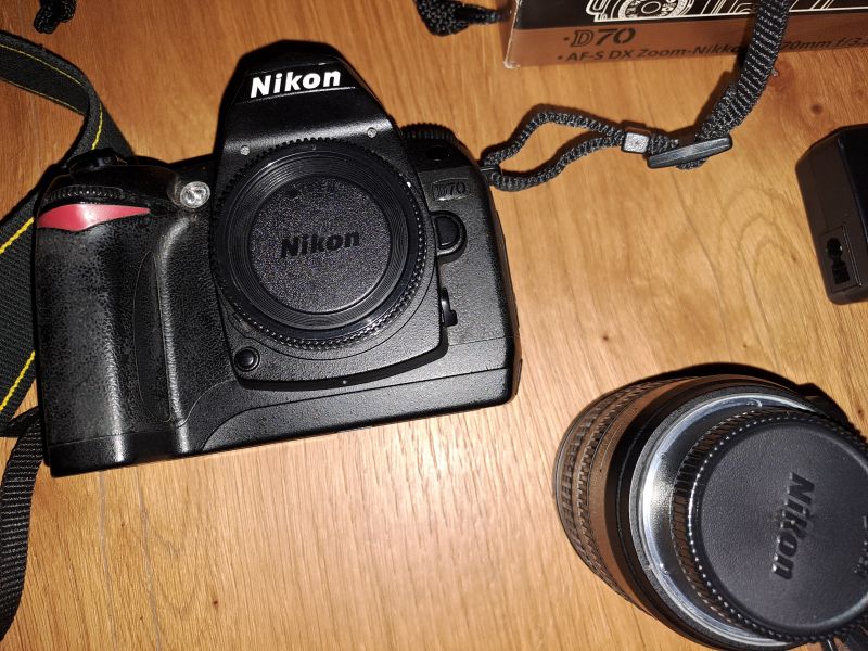[VENDUTO] Vendo Nikon D70 Kit corpo macchina + obiettivo Nikkor AF-S DX ...