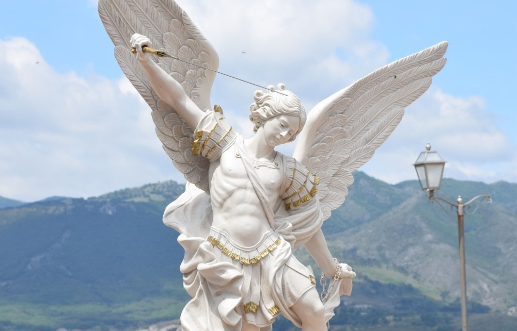 Statua San Michele Arcangelo 100 Cm Lacrima sangue la statua di S. Michele Arcangelo, protettore di Kiev