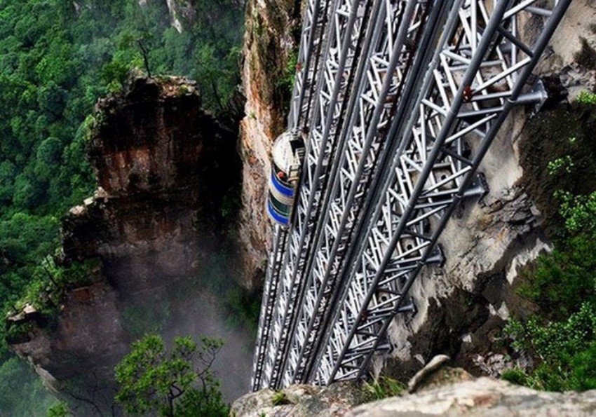 L Ascensore Di Un Grattacielo Trasporta 21 Persone