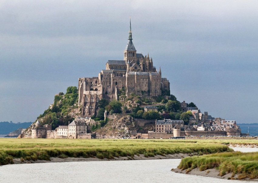 MONT SAINTMICHEL, L'ISOLA FORTEZZA E IL
